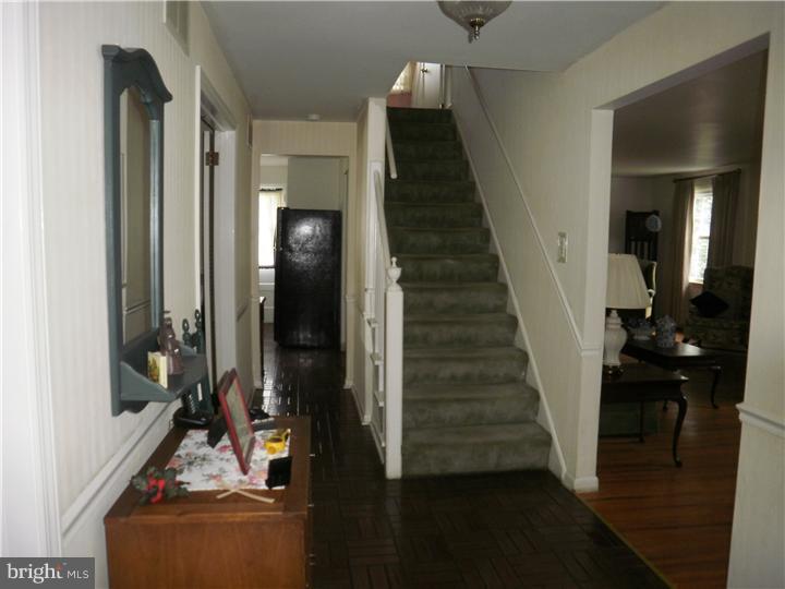 518 Covered Bridge Road Cherry Hill, NJ 08034 - Photo 4 of 25 Foyer