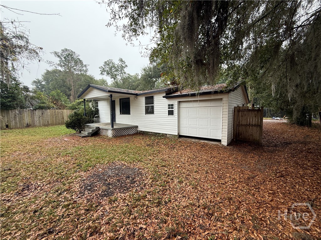 316 Edgewater Road Savannah, GA 31406 - Photo 5 of 13 Front of house 314 which has a single car garage. This unit is vacant.