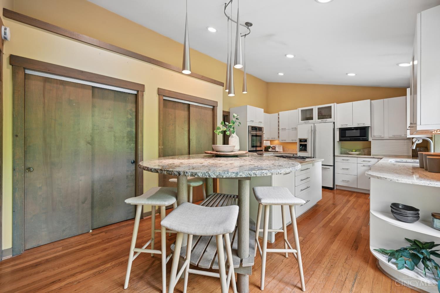 559 Asbury Road Cincinnati, OH 45255 - Photo 13 of 50