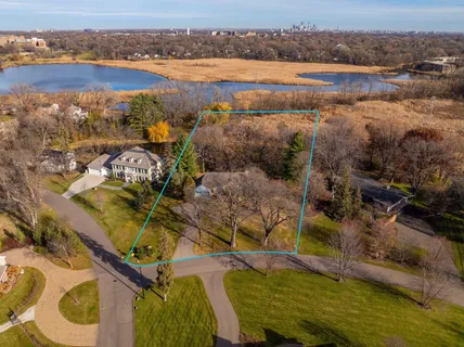 $3,995,000 | 10 X Circle East, Edina, MN 55436