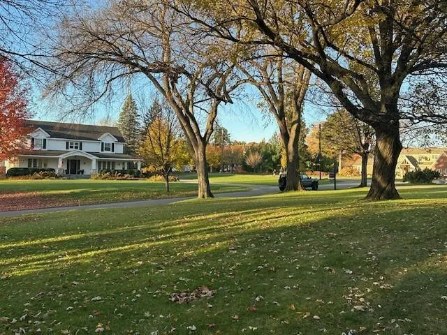 $3,995,000 | 10 X Circle East, Edina, MN 55436