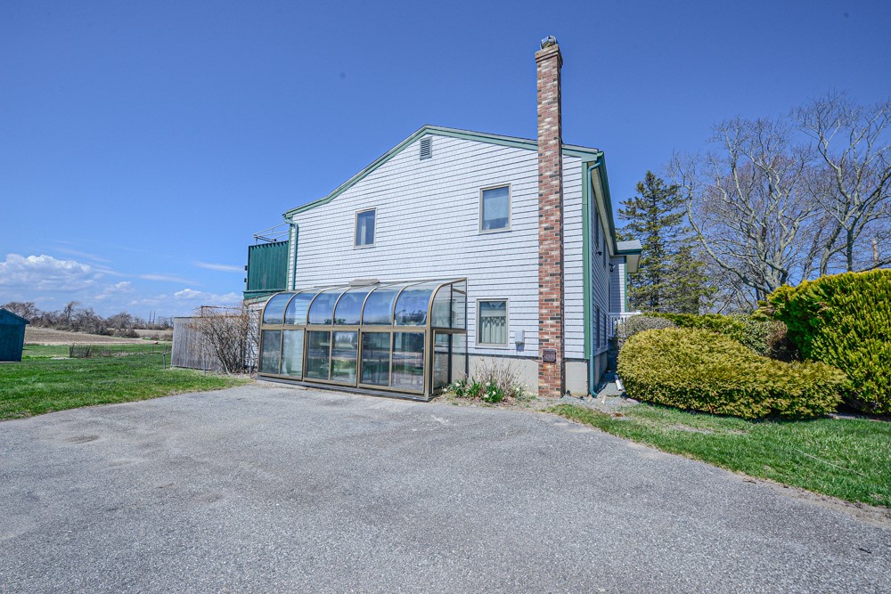 303 Middle Road Portsmouth, RI 02871 - Photo 4 of 32