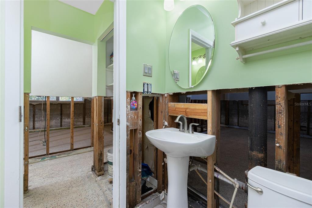 434 West Grace Street Punta Gorda, FL 33950 - Photo 28 of 64 a bathroom with a toilet sink and mirror