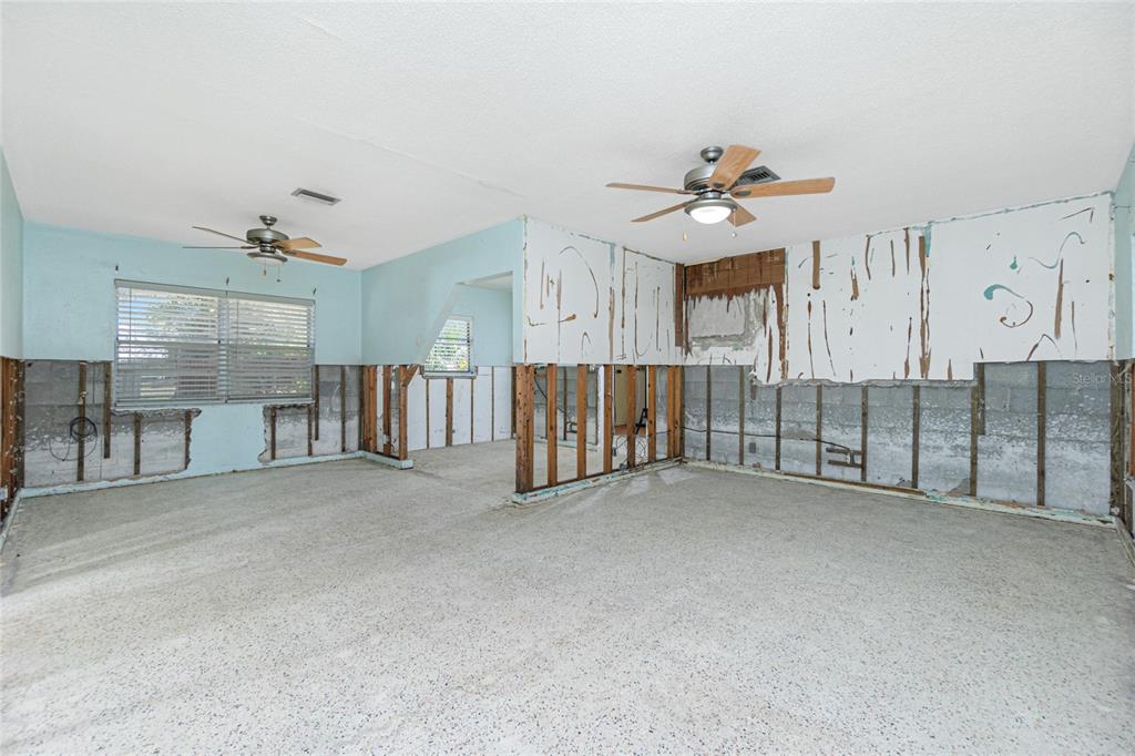 434 West Grace Street Punta Gorda, FL 33950 - Photo 6 of 64 a view of a livingroom with entryway