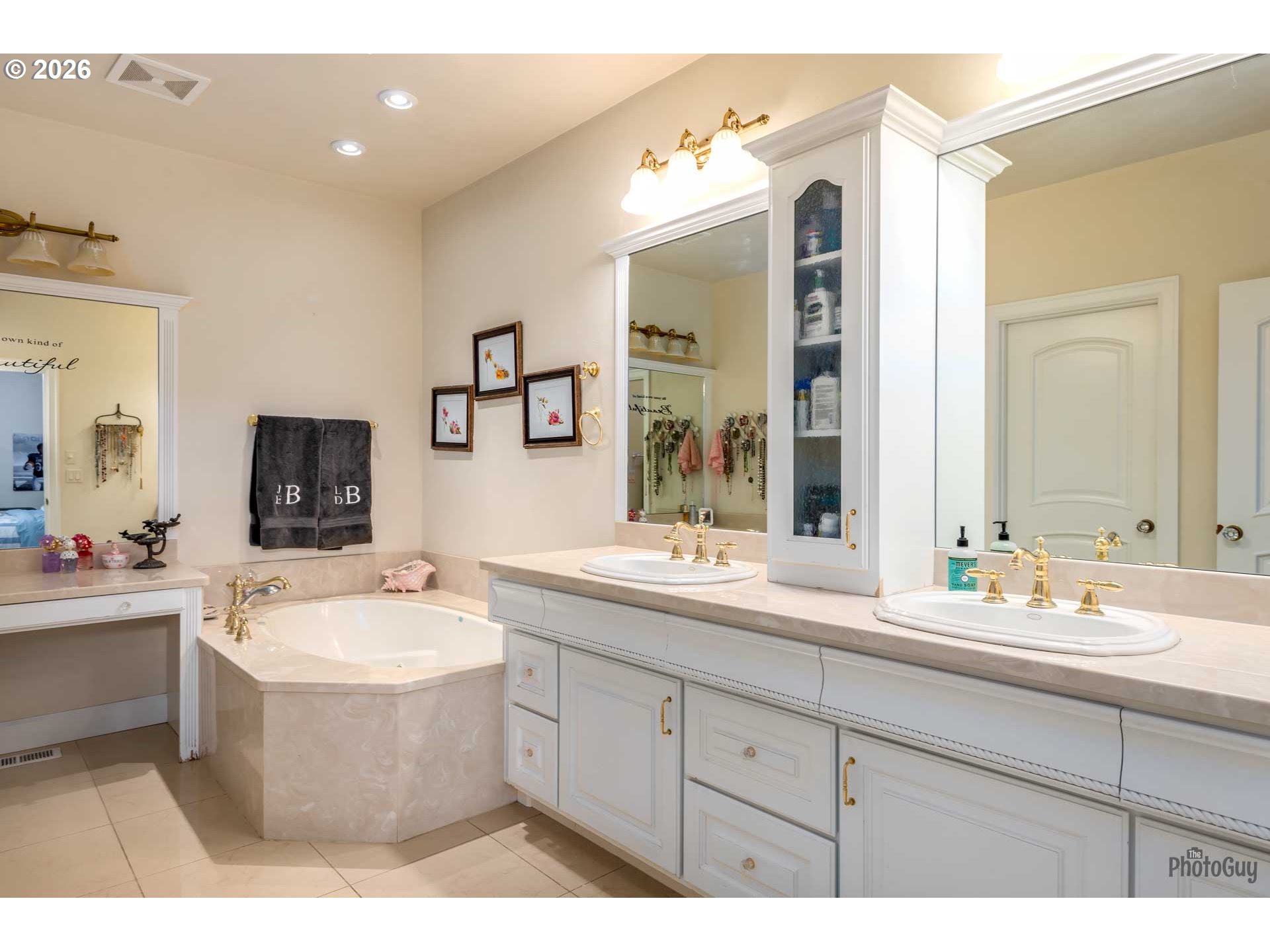 6171 Fernhill Loop Springfield, OR 97478 - Photo 11 of 37 Bathroom, Attached
