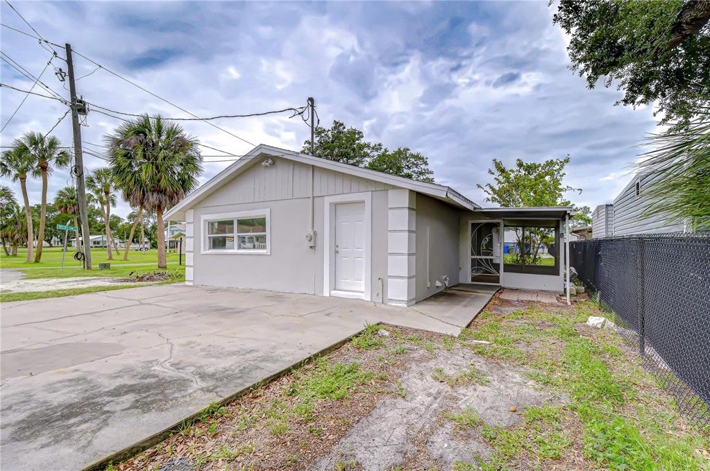 204 7th Street Southwest Ruskin, FL 33570 - Photo 18 of 20