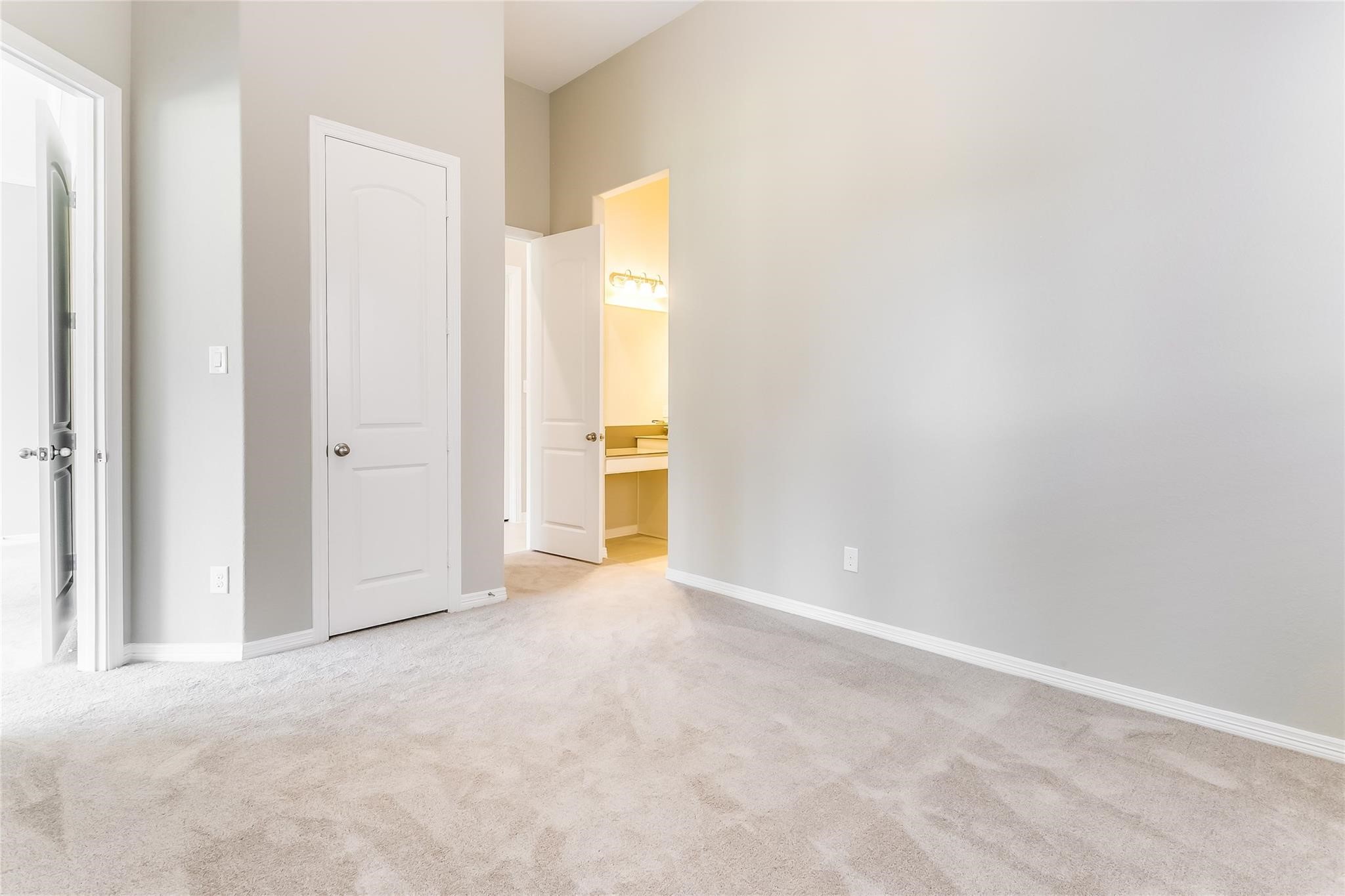 4227 Carol Ridge Drive Sugar Land, TX 77479 - Photo 28 of 35 an empty room with windows