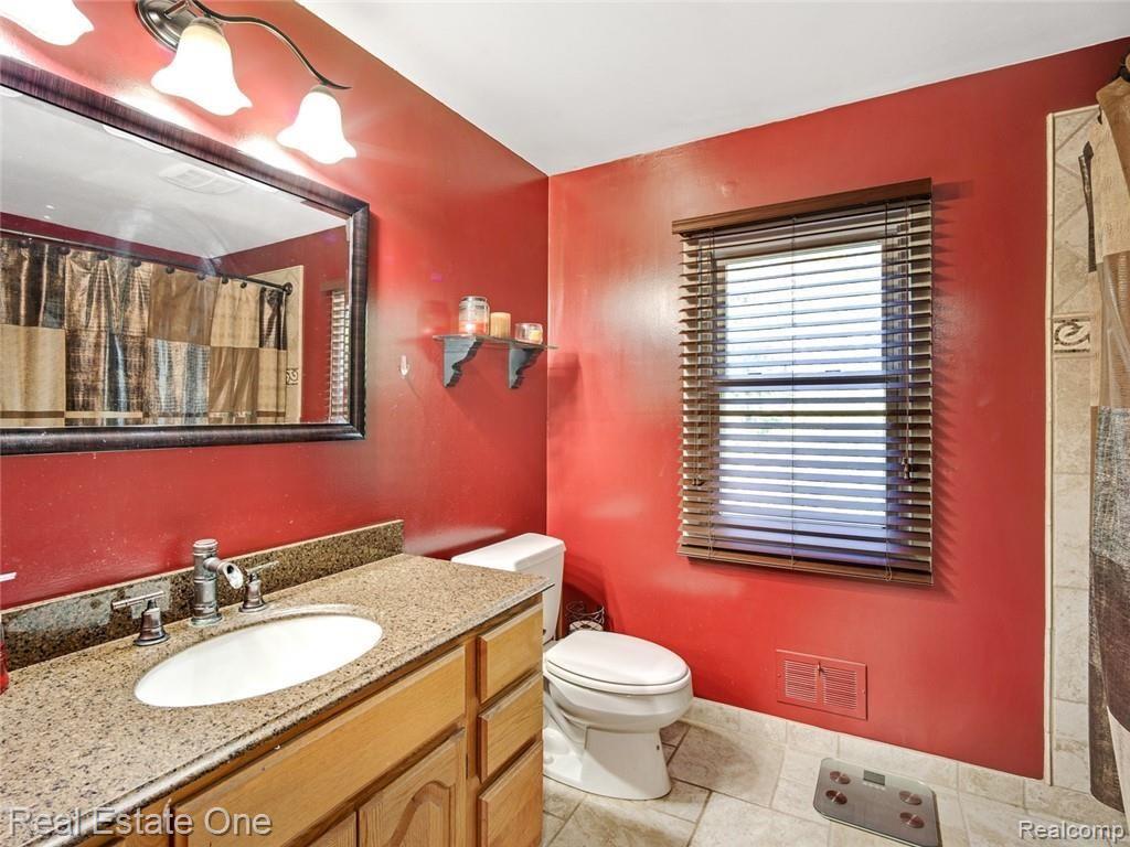 948 Aspen Drive Rochester, MI 48307 - Photo 15 of 22 DSC03953.jpg