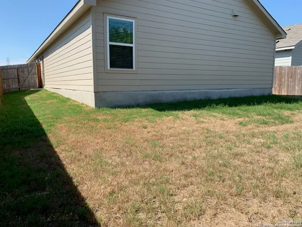 $1,450 | 5102 Everett Loop, Converse, TX 78109