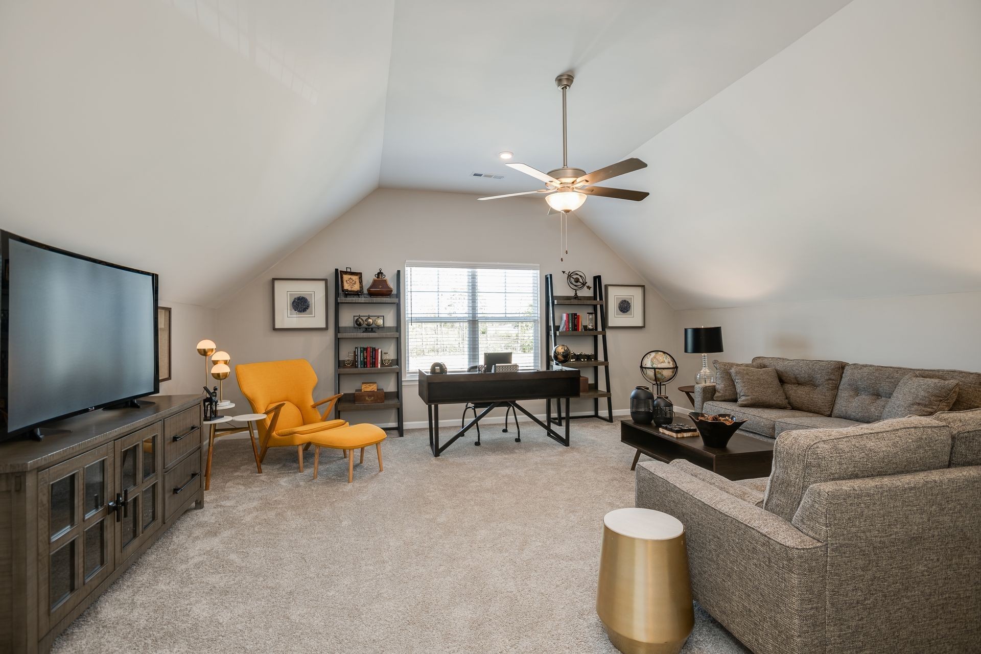 105 Einkorn Road Shelbyville, TN 37160 - Photo 6 of 6 a living room with furniture and a flat screen tv