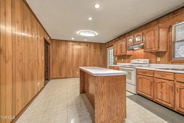 $425,000 | 1363 Highway 91, Elizabethton, TN 37643