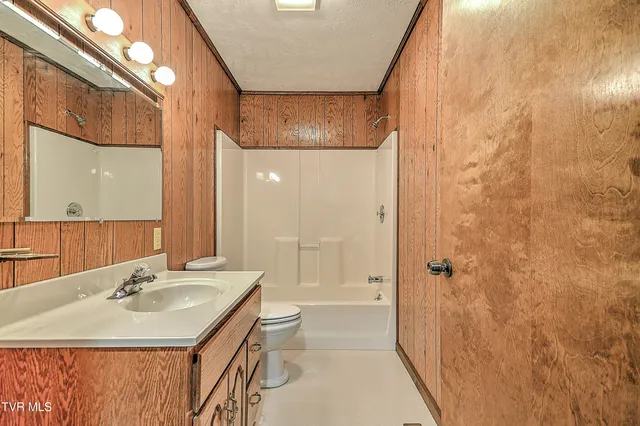 $425,000 | 1363 Highway 91, Elizabethton, TN 37643