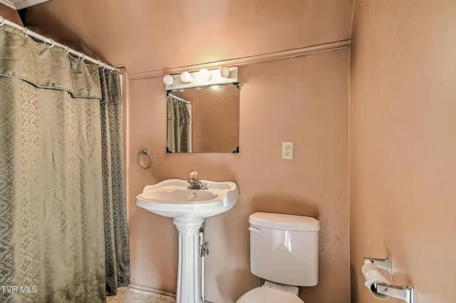 $425,000 | 1363 Highway 91, Elizabethton, TN 37643