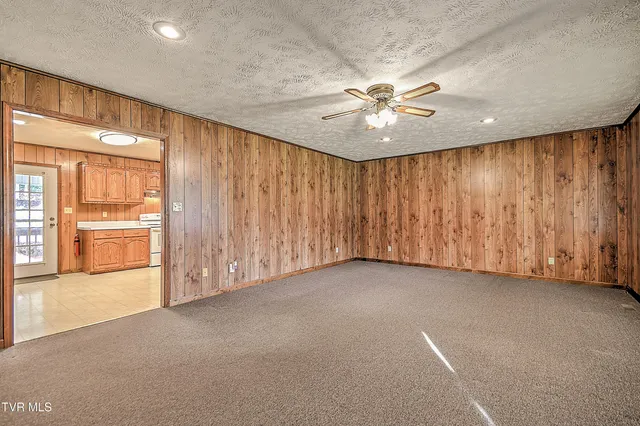 $425,000 | 1363 Highway 91, Elizabethton, TN 37643