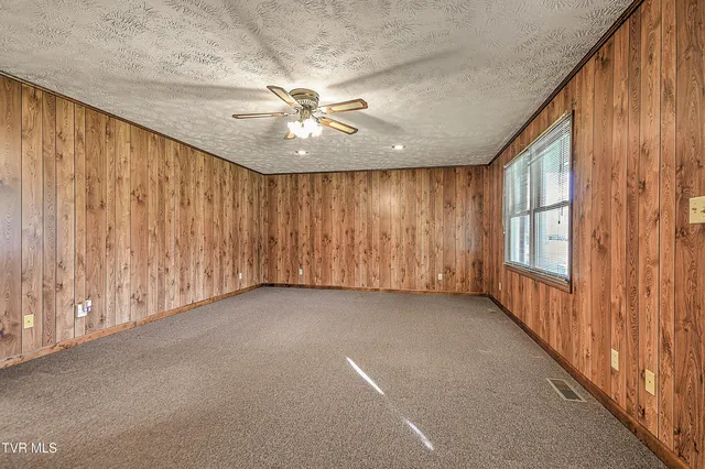 $425,000 | 1363 Highway 91, Elizabethton, TN 37643