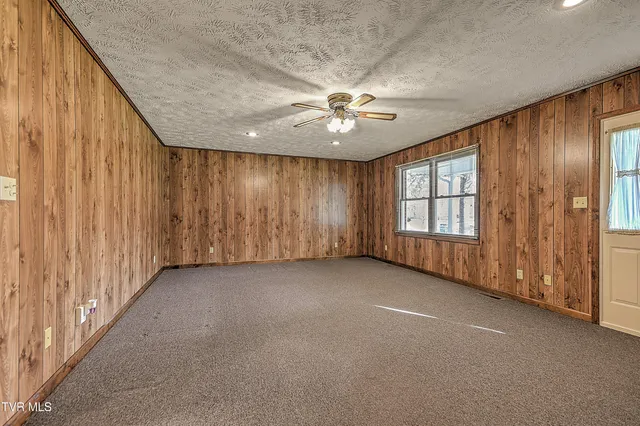 $425,000 | 1363 Highway 91, Elizabethton, TN 37643