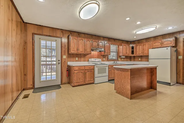 $425,000 | 1363 Highway 91, Elizabethton, TN 37643