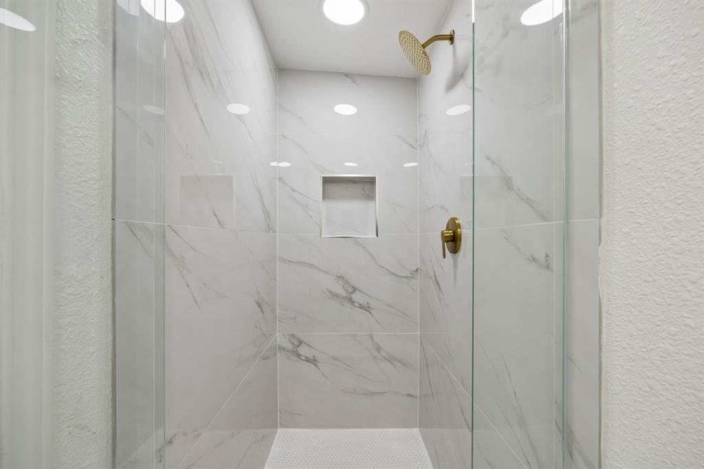 806 North Ruddell Street Denton, TX 76209 - Photo 10 of 26 a bathroom with a shower