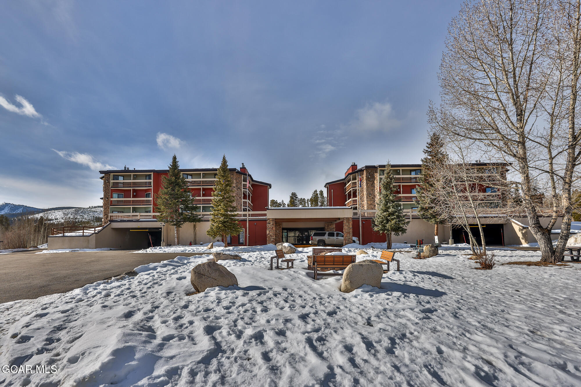 490 Kings Crossing Road, Unit 423 Winter Park, CO 80482 - Photo 5 of 66 S2=423_SM-2