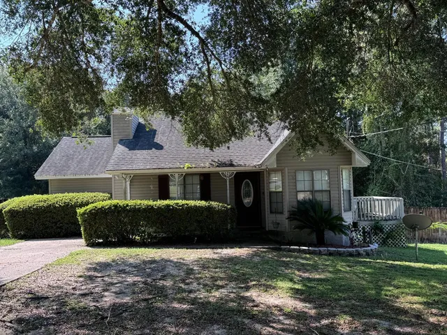 $1,500 | 207 Pinoak Court, Crestview, FL 32539