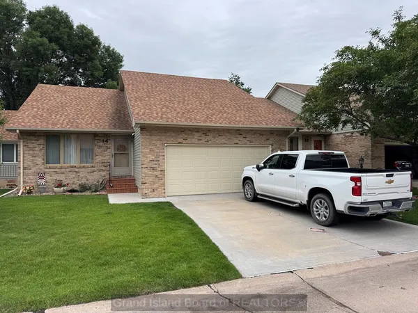 $290,000 | 14 St James Place, Grand Island, NE 68803