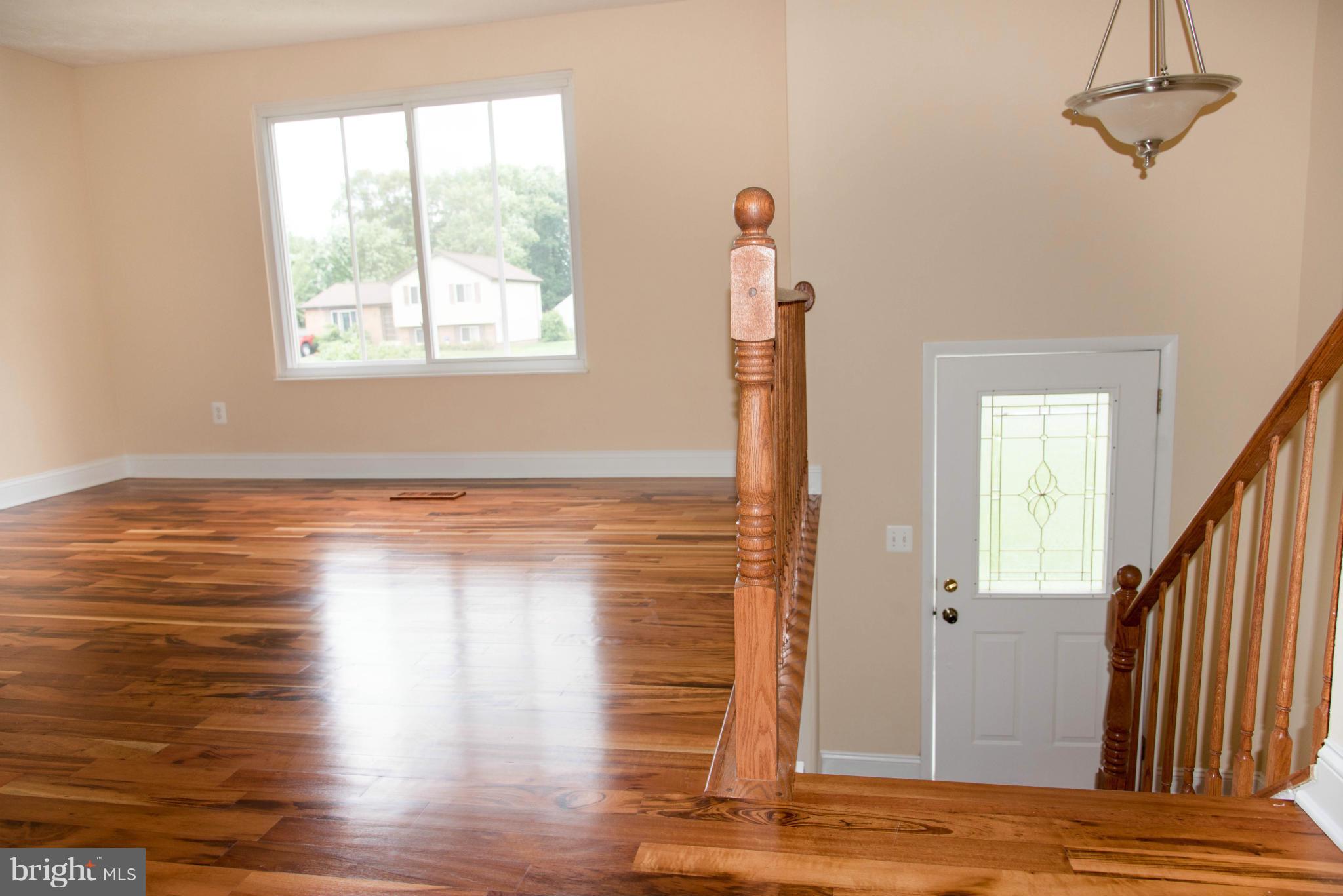 4531 Cub Run Road Chantilly, VA 20151 - Photo 3 of 22 Living Room
