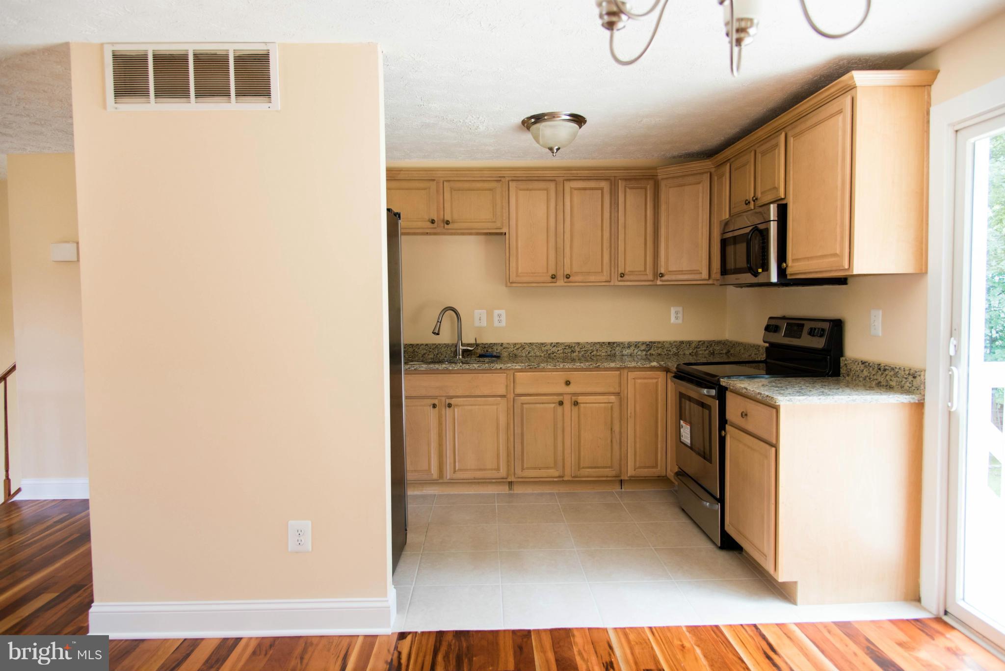 4531 Cub Run Road Chantilly, VA 20151 - Photo 6 of 22 Kitchen