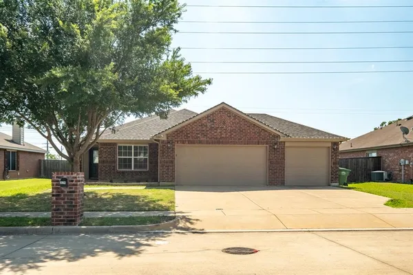 $247,500 | 324 Broken Bow, Krum, TX 76249