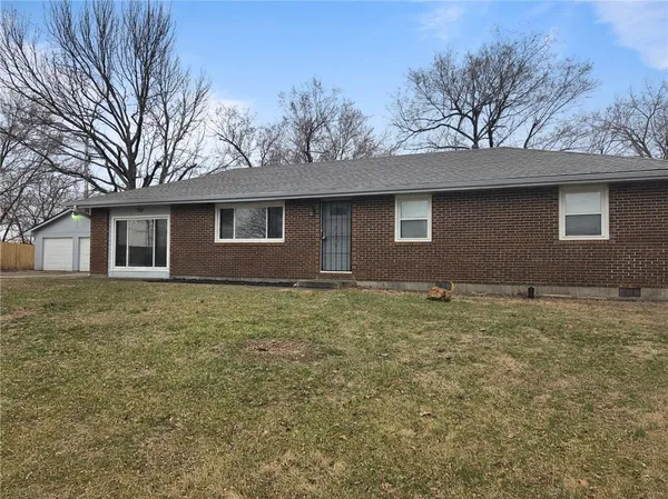 $235,000 | 701 Lake Road, Garden City, MO 64747