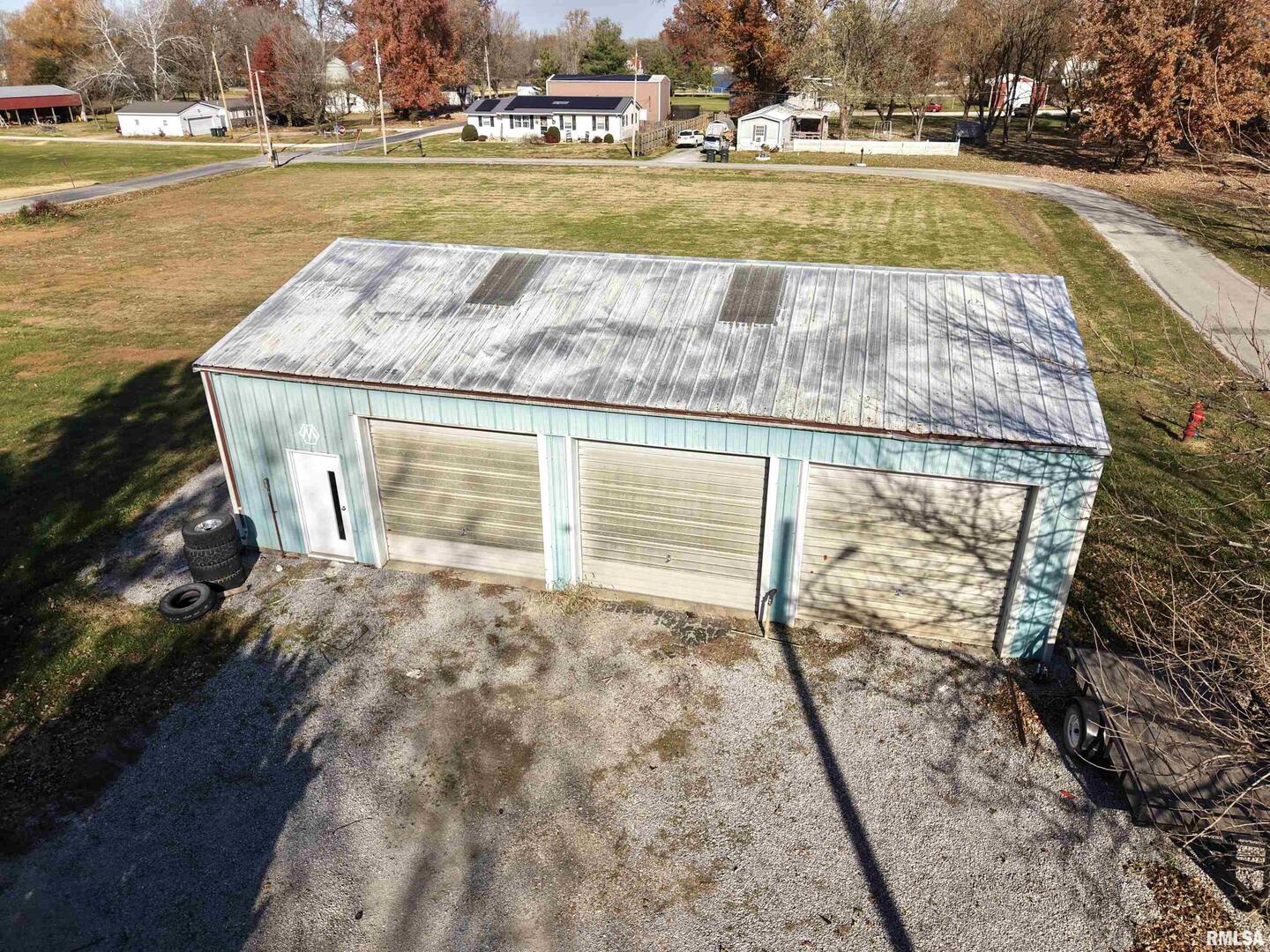 315 Hosselton Street Southwest Clay City, IL 62824 - Photo 2 of 70