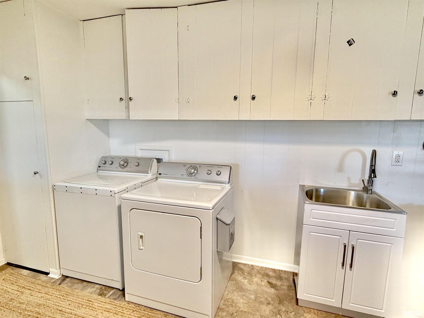 315 Hosselton Street Southwest Clay City, IL 62824 - Photo 41 of 70 a utility room with dryer and washer