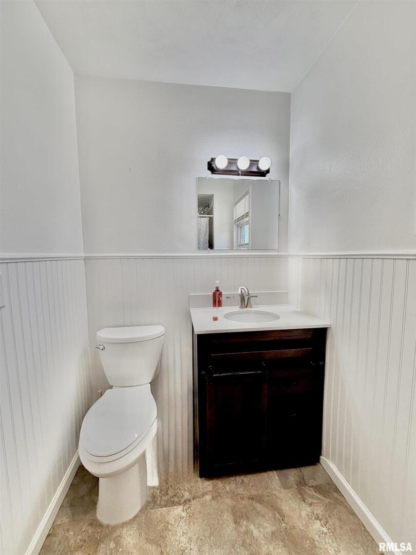 315 Hosselton Street Southwest Clay City, IL 62824 - Photo 44 of 70 a bathroom with a toilet and a sink
