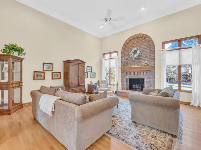 $749,000 | 4 Lake Pointe Circle, Wind Point, WI 53402