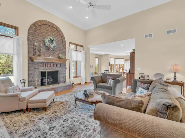 $749,000 | 4 Lake Pointe Circle, Wind Point, WI 53402