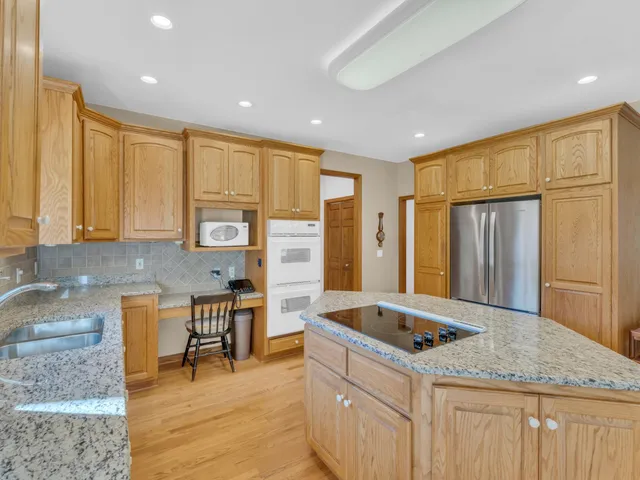 $749,000 | 4 Lake Pointe Circle, Wind Point, WI 53402