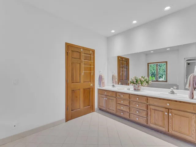 $749,000 | 4 Lake Pointe Circle, Wind Point, WI 53402