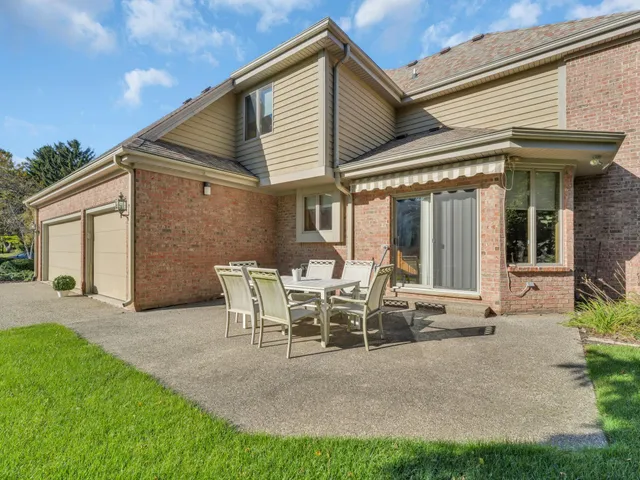 $749,000 | 4 Lake Pointe Circle, Wind Point, WI 53402