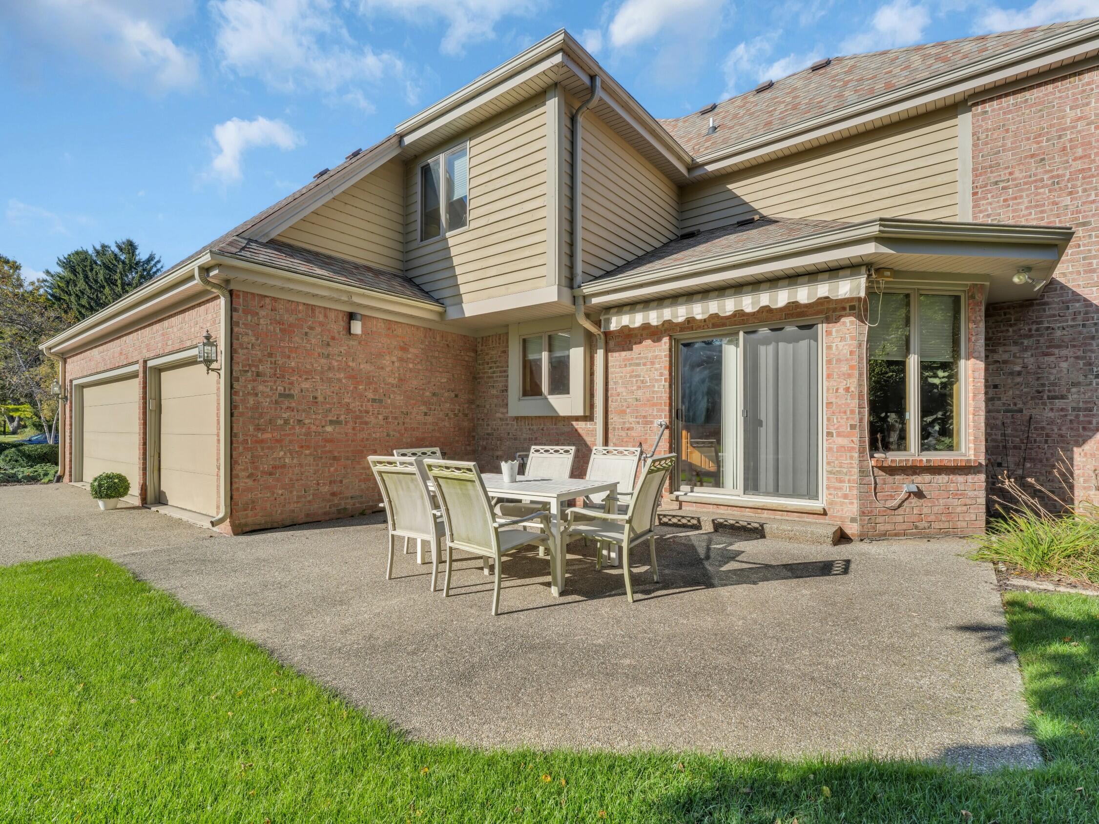 4 Lake Pointe Circle Wind Point, WI 53402 - Photo 4 of 60 Retractable Awning