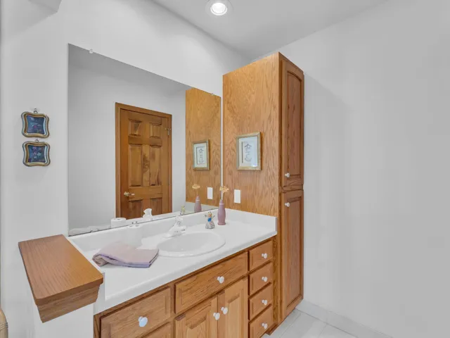 $749,000 | 4 Lake Pointe Circle, Wind Point, WI 53402