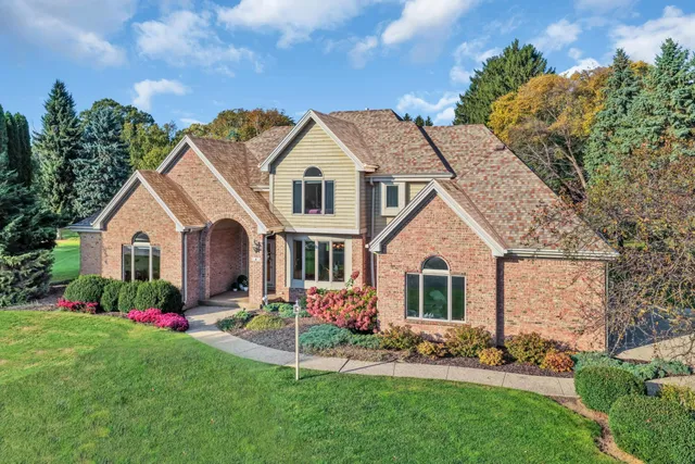 $749,000 | 4 Lake Pointe Circle, Wind Point, WI 53402