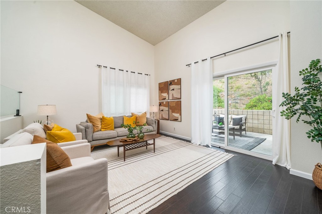 507 Walker Road San Dimas, CA 91773 - Photo 2 of 31 Living room