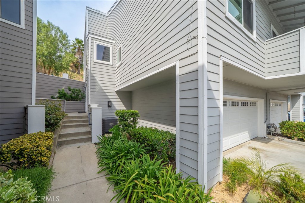 507 Walker Road San Dimas, CA 91773 - Photo 4 of 31 Entry to front door