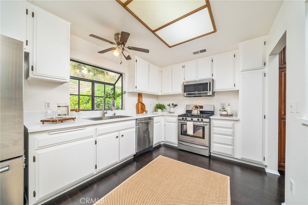 507 Walker Road San Dimas, CA 91773 - Photo 9 of 31 Kitchen 2