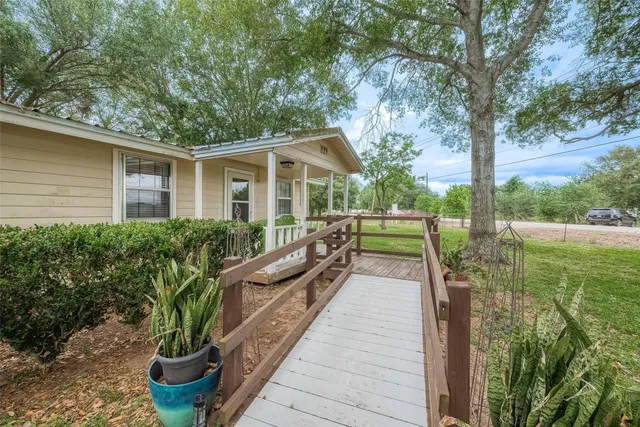 $3,500 | 2520 Richmond Street, Needville, TX 77461