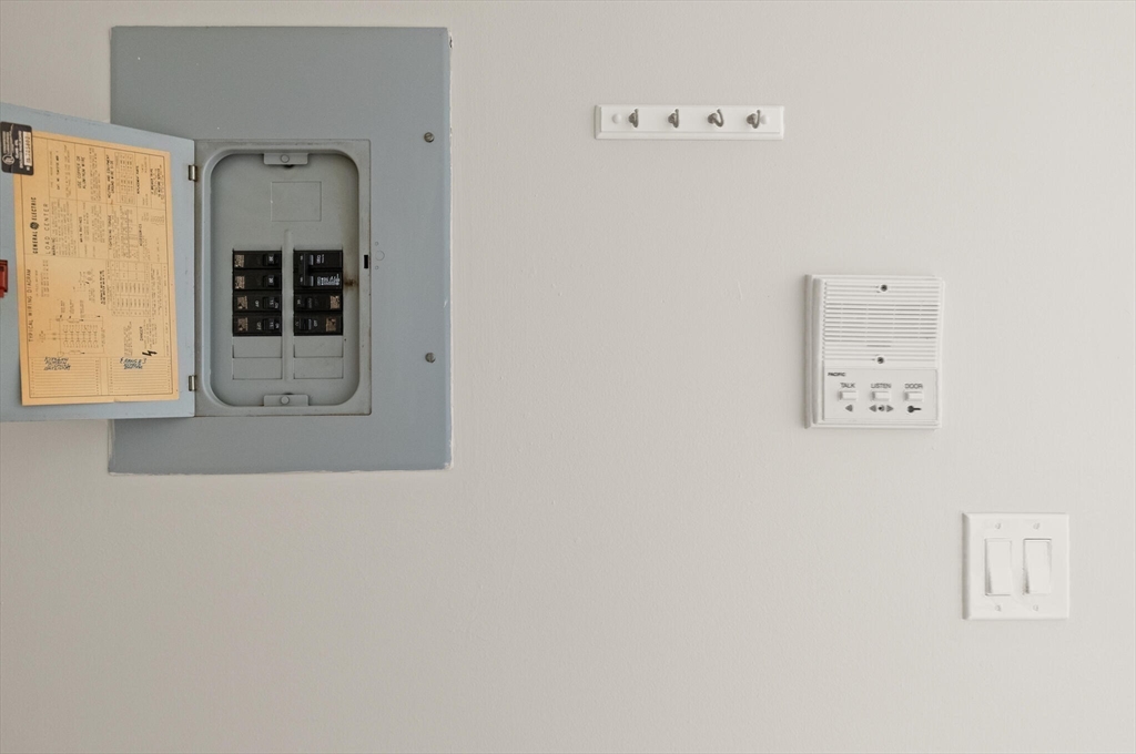 136 Franklin Street Lynn, MA 01902 - Photo 26 of 33 a picture of a door