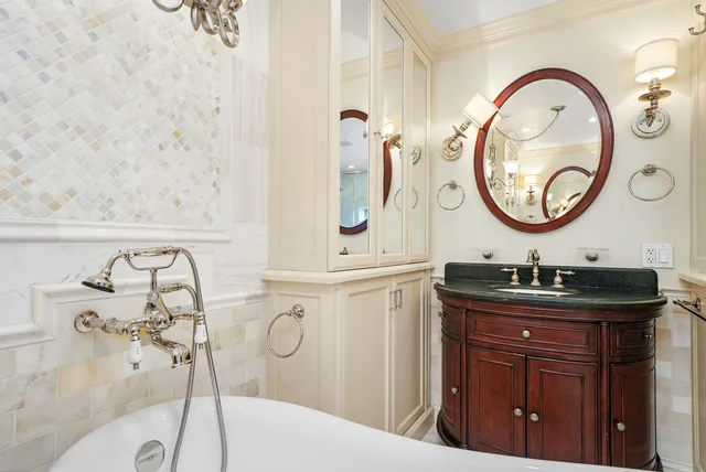 $999,500 | 1120 North Lake Shore Drive, Unit 18CD, Chicago, IL 60611