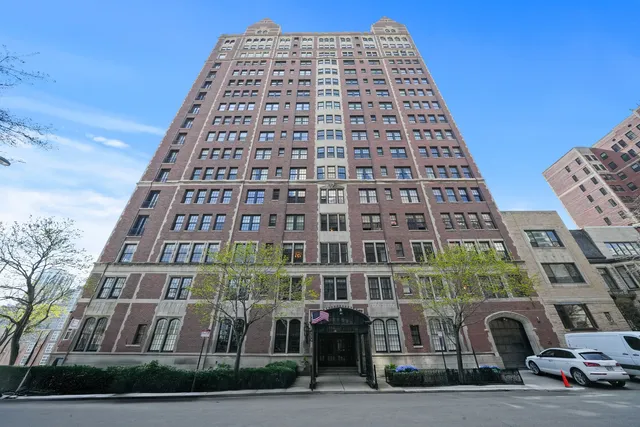 $999,500 | 1120 North Lake Shore Drive, Unit 18CD, Chicago, IL 60611
