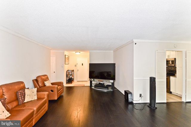 $315,000 | 203 Yoakum Parkway, Unit 709, Alexandria, VA 22304