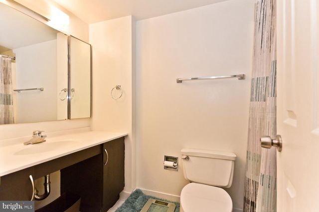 $315,000 | 203 Yoakum Parkway, Unit 709, Alexandria, VA 22304