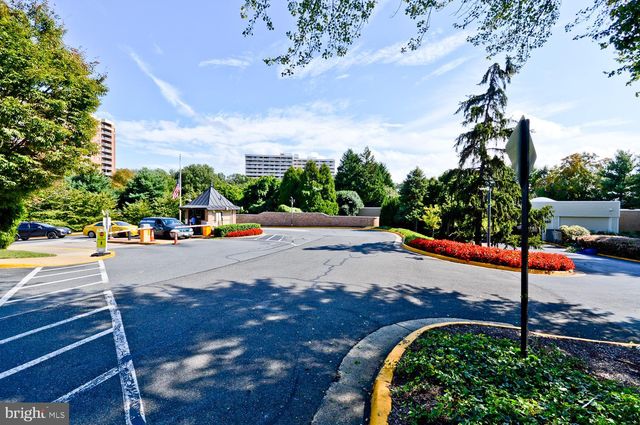 $315,000 | 203 Yoakum Parkway, Unit 709, Alexandria, VA 22304